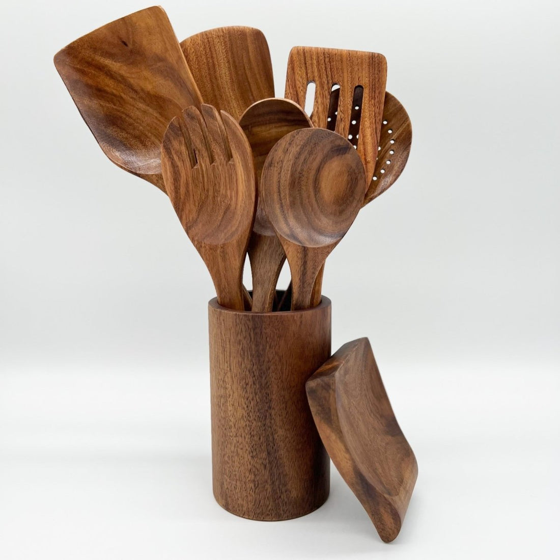 Master chef or home foodie, why should you cook with wooden utensils. - Deals Lab